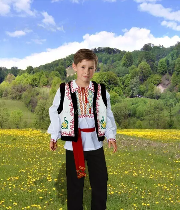 Молдаване в национальном костюме