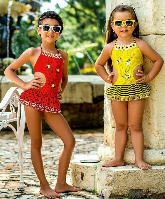 Swimwear për fëmijë për pishinë për vajzat (77 foto): Modeli për notim, rroba banje e mbyllur për fëmijë 13583_57
