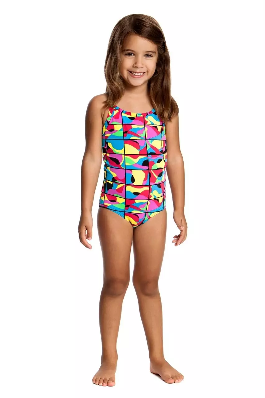 لباس شنا کودکان برای استخر برای دختران (77 عکس): مدل شنا، شنا کودکان بسته بندی شده برای ساحل 13583_73