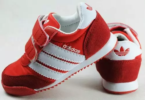 Sneakers pour enfants (86 photos): Pour les adolescentes 12 ans, tailles, modèles noirs avec lumières, football et tricot, avis 13586_76