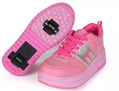Zapatillas de deporte sobre ruedas para niñas (49 fotos): modelos con rodillos y ruedas 13588_28