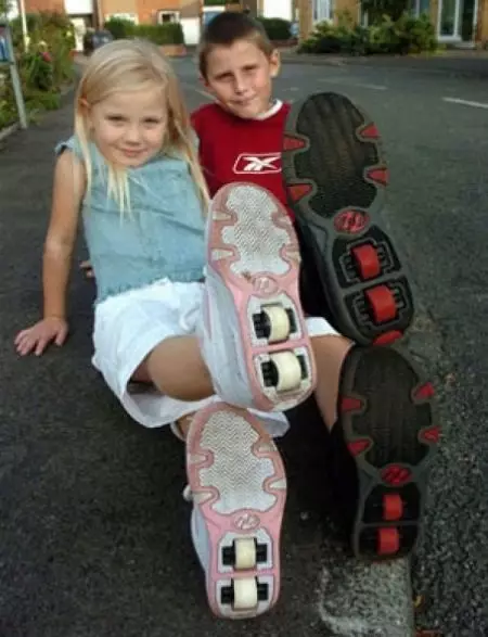 မိန်းကလေးများအတွက်ဘီးများပေါ်တွင်ဖိနပ်စီးသူများ (ဓာတ်ပုံ 49) - roller နှင့်ဘီးများဖြင့်မော်ဒယ်များ 13588_40