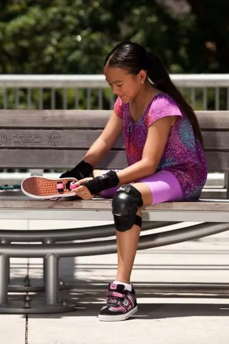 Zapatillas de deporte sobre ruedas para niñas (49 fotos): modelos con rodillos y ruedas 13588_42