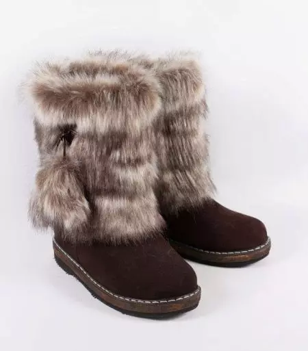 मुलींसाठी हिवाळी बूट (82 फोटो): हिवाळ्यासाठी वॉटरप्रूफ आणि नैसर्गिक फर, पुनरावलोकनेसाठी चामड्याचे लेदर 13589_8