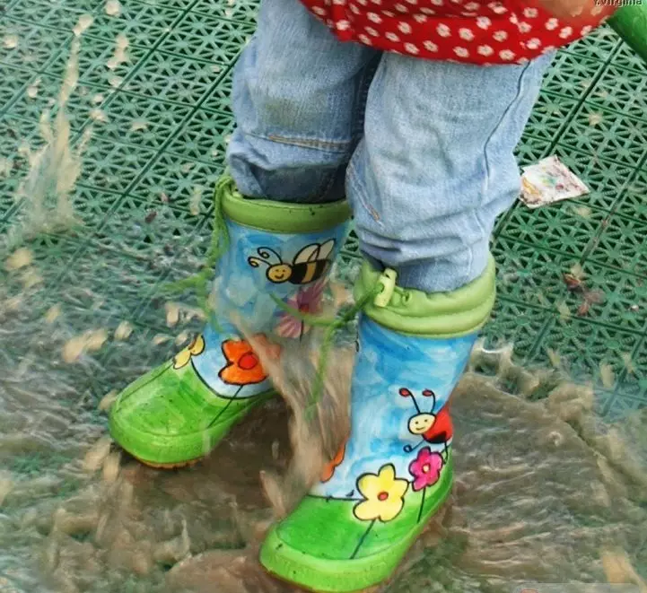 Kinder Gummistiefel (82 Fotos): gewärmt Modelle für Mädchen, Stiefel aus Kotofey, Crocs, Reim, Kapika und Mursu, Bewertungen 13592_67