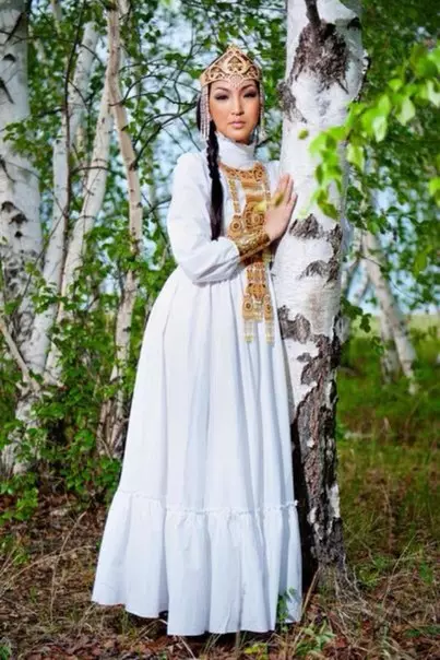 کت و شلوار ملی یوکوت (48 عکس): لباس های سنتی یوکوت، مدل های Yakutants دختر و زنان 1359_48