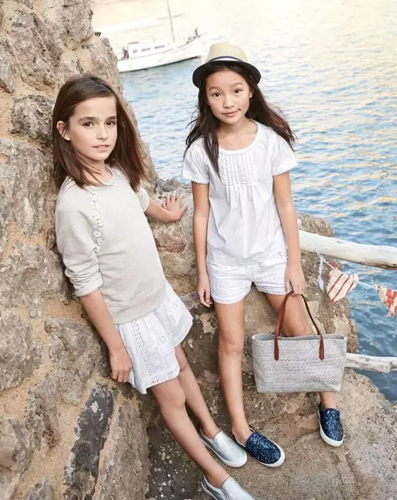 els pantalons curts dels nens de les nenes (75 fotos): per als adolescents de 11 anys d'edat, els models brillants, sabates de les furgonetes, Zara, Kotofey, H & M, en l'operació 13601_68