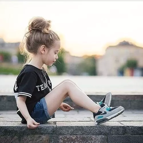儿童运动鞋Nike（51张照片）：儿童篮球和足球模型，白色等颜色 13603_3
