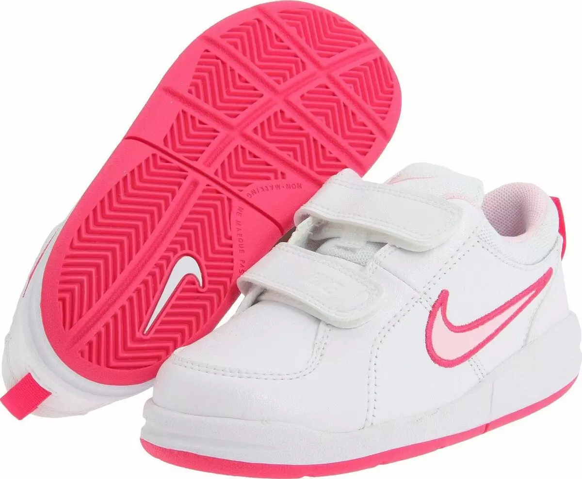 သားသမီးရဲ့ Sneaker Nike က (51 ဓါတ်ပုံ): သားသမီးတို့အဘို့ Nike က Air ကိုမက်စ်, ဘတ်စကက်ဘောနှင့်ဘောလုံးမော်ဒယ်, အဖြူနှင့်အခြားအရောင်များ 13603_7