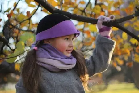 کلاه برای دختران نوجوان 2021 (68 عکس): مدلهای مد روز زمستان و پاییز مدل های خزنده، با Pompon و با گوش 13610_54