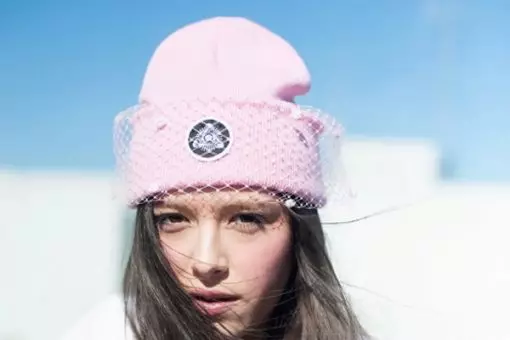 کلاه برای دختران نوجوان 2021 (68 عکس): مدلهای مد روز زمستان و پاییز مدل های خزنده، با Pompon و با گوش 13610_68