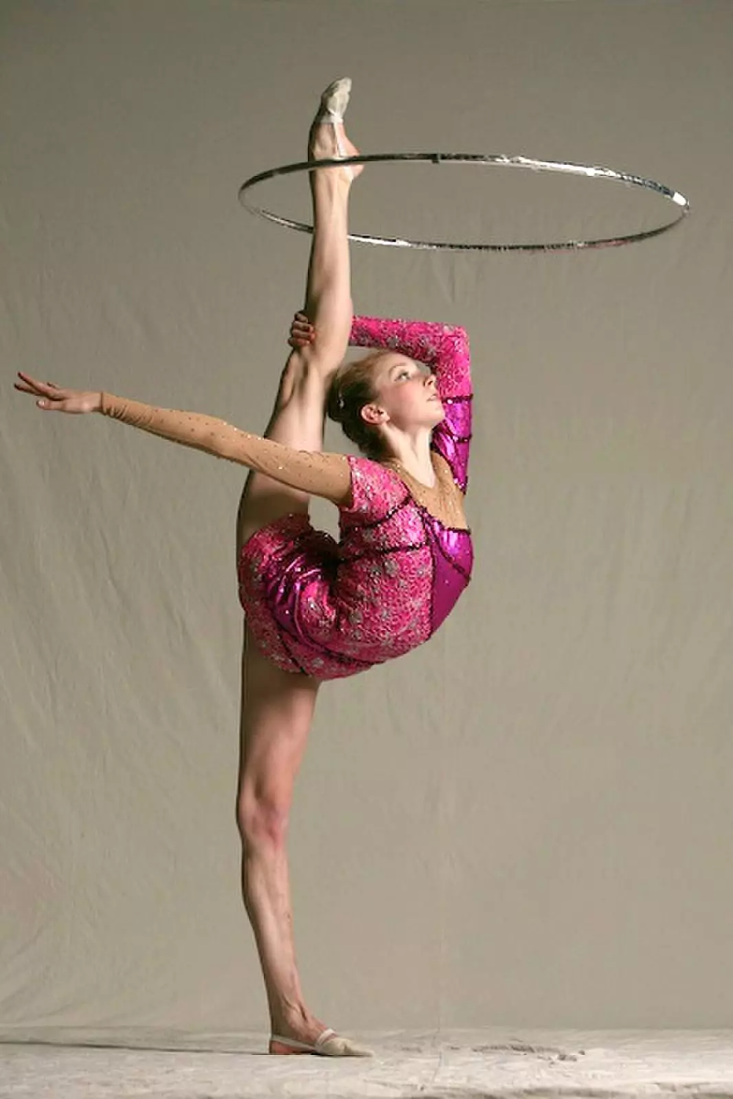 Костюми для художньої гімнастики (60 фото): гімнастичний костюм для виступів для дівчаток 13611_13