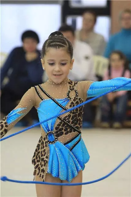 Kostuums vir ritmiese gimnastiek (60 foto's): gimnastiek pak vir meisies 13611_3