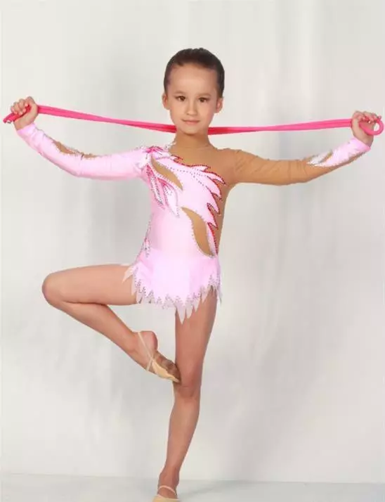 Костюми для художньої гімнастики (60 фото): гімнастичний костюм для виступів для дівчаток 13611_60