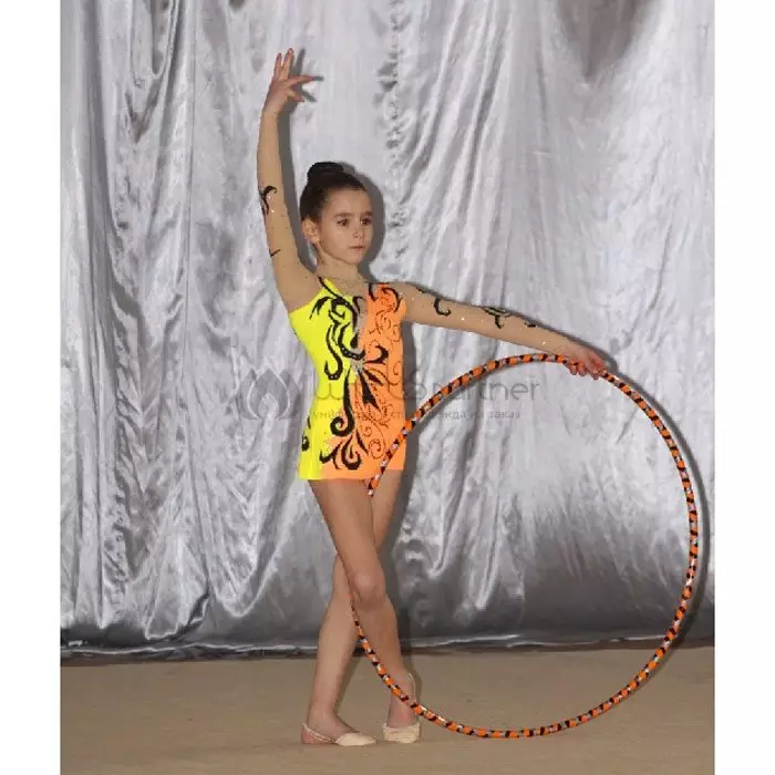 Костюми для художньої гімнастики (60 фото): гімнастичний костюм для виступів для дівчаток 13611_9