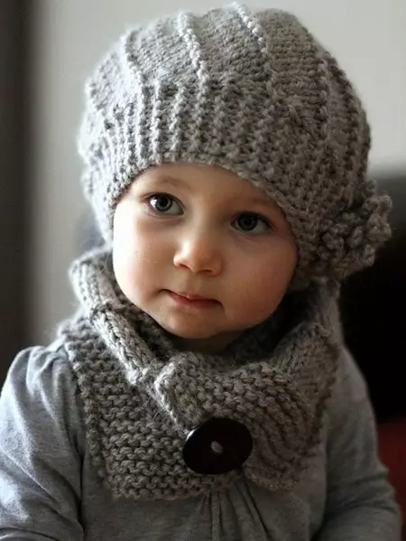 Плетене капице за девојчице (91 фотографија): за адолесценте 12-14 година и новорођена девојка са ушима, топли шешир-усханка 13615_16