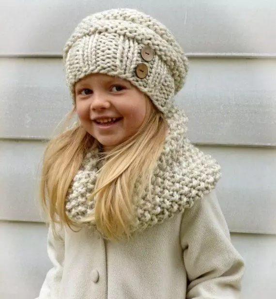 Трикотажни шапки за момичета (91 снимки): за юноши 12-14 години и новородено момиче с уши, топла шапка-ushanka 13615_4