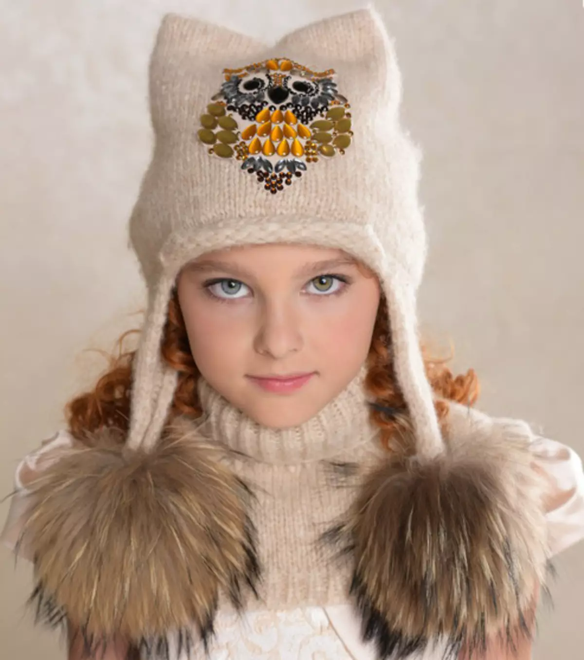 Knitted Caps for Girls (91 foto's): Foar adolesinten 12-14 jier âld en nijberne famke mei earen, waarme hoed-ushanka 13615_48
