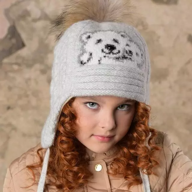 caps Knitted keur katresna (91 foto): pikeun rumaja heubeul 12-14 taun sarta gadis bayi kalawan Ceuli, haneut hat-Ushanka 13615_49