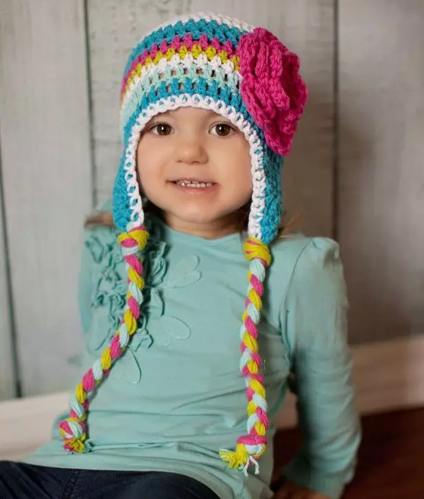 Плетене капице за девојчице (91 фотографија): за адолесценте 12-14 година и новорођена девојка са ушима, топли шешир-усханка 13615_68