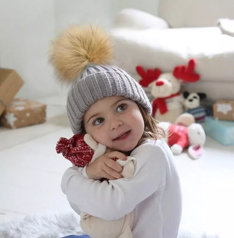 Плетене капице за девојчице (91 фотографија): за адолесценте 12-14 година и новорођена девојка са ушима, топли шешир-усханка 13615_86