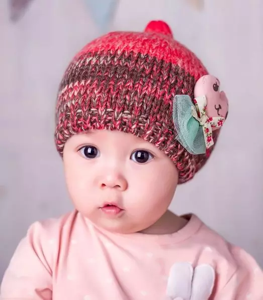 Плетене капице за девојчице (91 фотографија): за адолесценте 12-14 година и новорођена девојка са ушима, топли шешир-усханка 13615_88