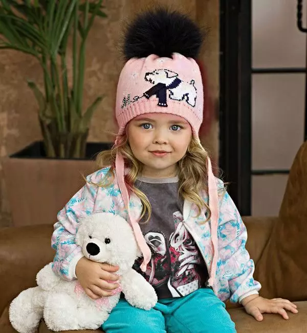 caps Knitted keur katresna (91 foto): pikeun rumaja heubeul 12-14 taun sarta gadis bayi kalawan Ceuli, haneut hat-Ushanka 13615_9