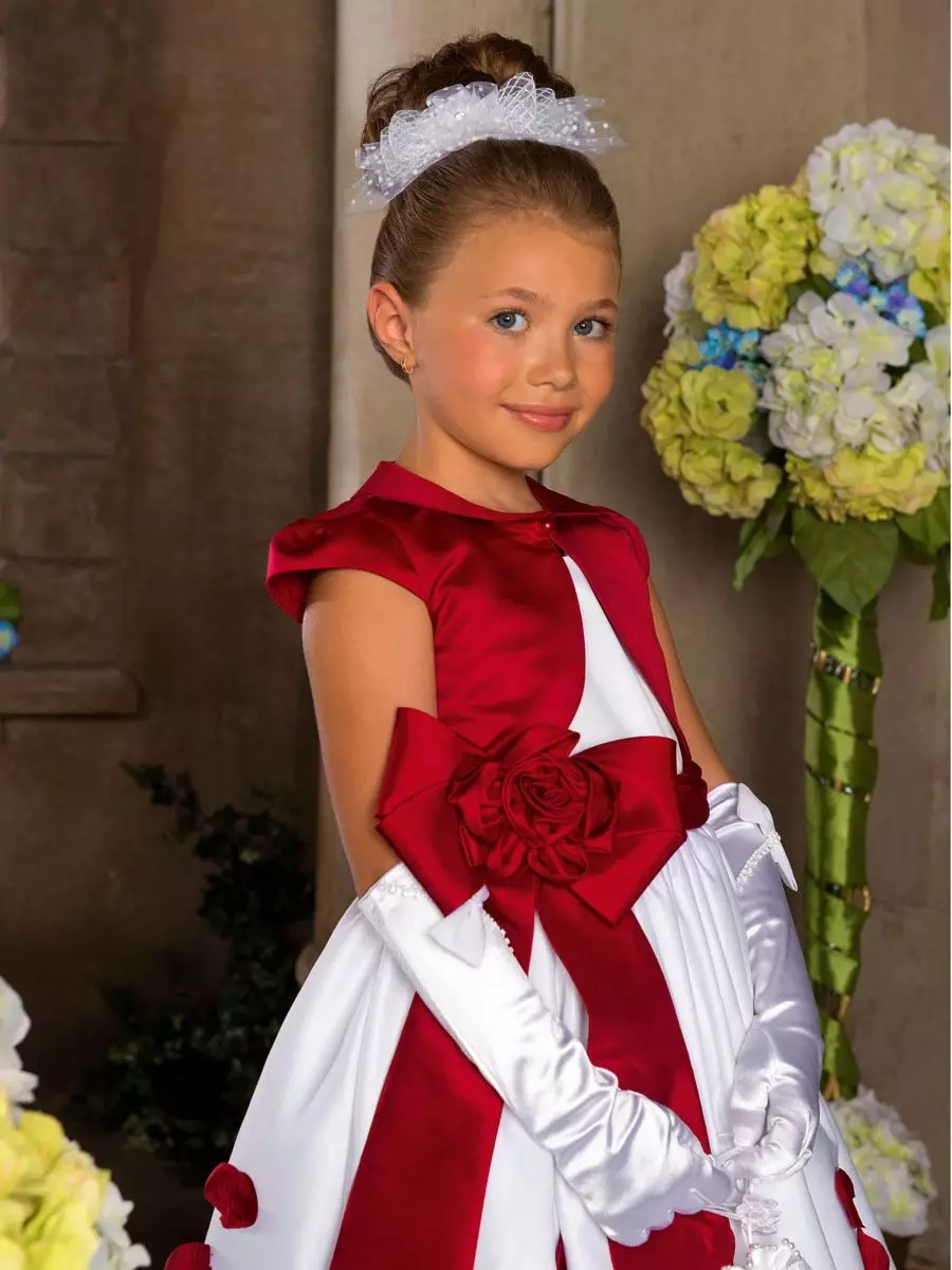Kostum untuk anak perempuan (90 foto): Musim gugur untuk anak perempuan 6-10 tahun, trendi rajutan, untuk baptisan, musim panas untuk remaja kecil dan remaja 13616_10