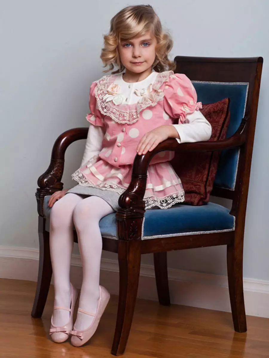 Костими за девојчице (90 фотографија): Јесен за девојчице 6-10 година, модерним плетеним, крштење, лето за мале и тинејџере 13616_55