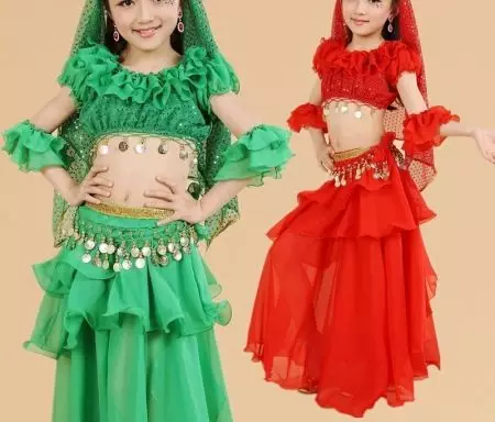 Kostumi za dekleta (90 fotografij): jesen za dekleta 6-10 let, trendy pletena, za krst, poletje za male in najstnike 13616_87