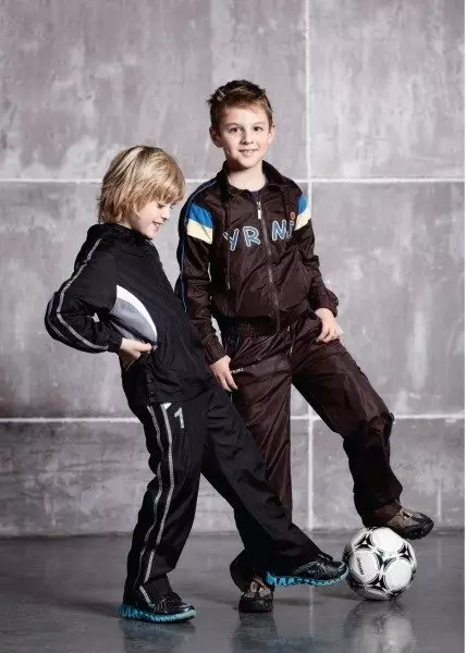 Παιδικά αθλητικά κοστούμια (95 φωτογραφίες): από τη Nike και Bosco, Velor για τα εφηβικά κορίτσια, για αθλητικό χορό, μοντέρνα 13618_37