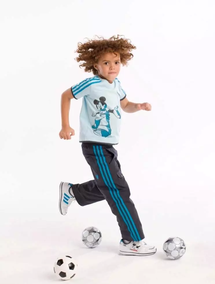 Παιδικά αθλητικά κοστούμια (95 φωτογραφίες): από τη Nike και Bosco, Velor για τα εφηβικά κορίτσια, για αθλητικό χορό, μοντέρνα 13618_4