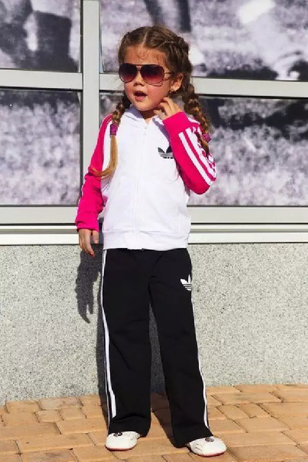Παιδικά αθλητικά κοστούμια (95 φωτογραφίες): από τη Nike και Bosco, Velor για τα εφηβικά κορίτσια, για αθλητικό χορό, μοντέρνα 13618_83
