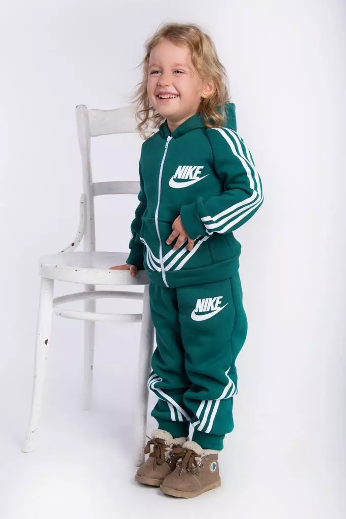 Παιδικά αθλητικά κοστούμια (95 φωτογραφίες): από τη Nike και Bosco, Velor για τα εφηβικά κορίτσια, για αθλητικό χορό, μοντέρνα 13618_95