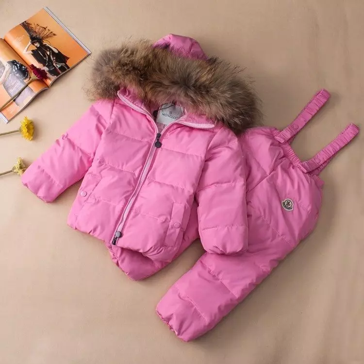 Barnens Jumpsuit Moncler (65 bilder): Winter Pooh semi-overalls Monkler för tjejer, recensioner 13622_42