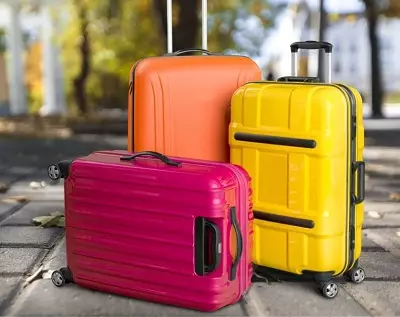Polycarbonate suitcases: ماددىي ئالاھىدىلىكى. قانداق تاللاش - polypropylene, ABS سۇلياۋ ياكى polycarbonate? ئوبزورلار 13625_14