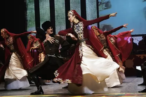 Cocog nasional Chechen (49 foto): Klambi tradisional lan wanita tradisional 1362_10