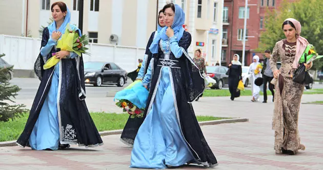 Bộ đồ quốc gia Chechen (49 ảnh): Trang phục dành cho nữ và nam truyền thống 1362_11