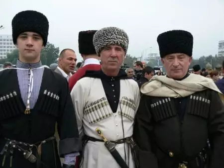 Chechen National aṣọ (49 awọn fọto): Asa obirin ati okunrin eniyan Chechen aṣọ 1362_16