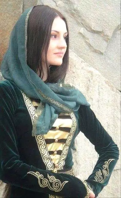 Cocog nasional Chechen (49 foto): Klambi tradisional lan wanita tradisional 1362_39