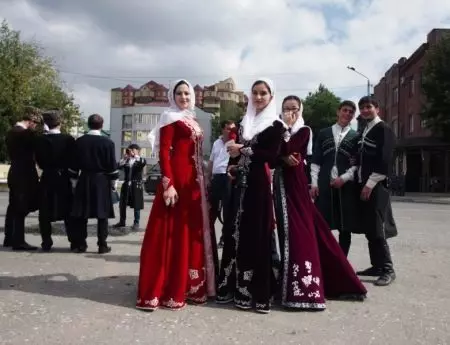 Cocog nasional Chechen (49 foto): Klambi tradisional lan wanita tradisional 1362_40
