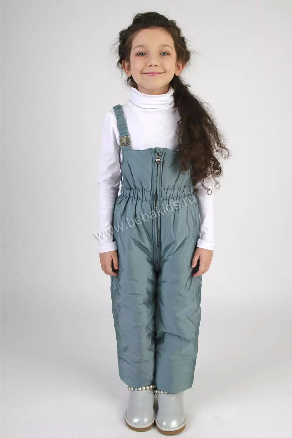 Semi-overalls para sa isang batang babae (96 mga larawan): puwe, hindi tinatagusan ng tubig, taglagas, niniting, Canadian, Demi-season 13630_15