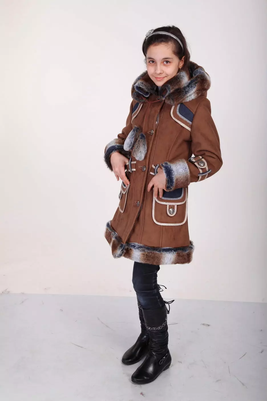 लड़कियों के लिए बच्चों के भेड़ का बच्चा (40 तस्वीरें): किशोर लड़की के लिए, प्राकृतिक, लड़कियों के लिए शीतकालीन 3-6, 8-10 साल 13632_8