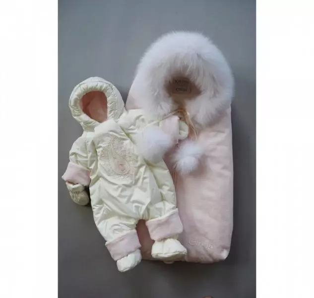 guardapols d'hivern per als nadons (69 fotos): El vestit de transformador, tardor-hivern, en pell d'ovella, de Kerry, en un extracte, com triar 13634_30