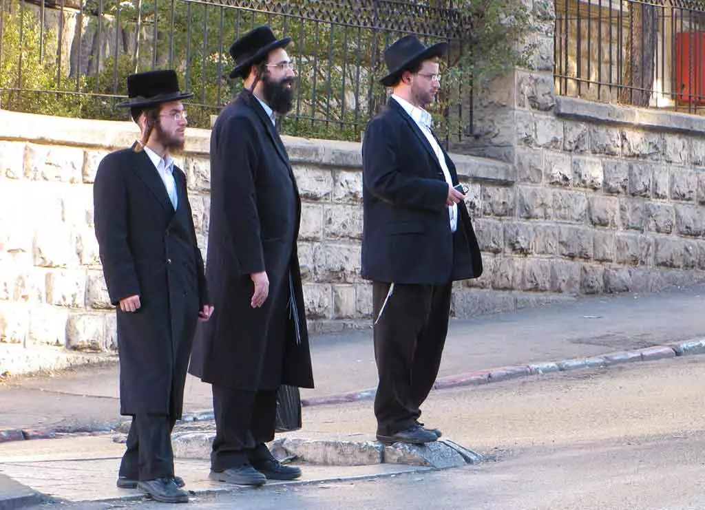 Országos öltöny zsidók (57 fotók): női hagyományos zsidó ruhát táncolni 1364_19