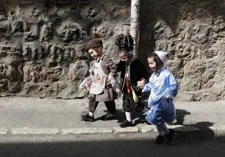 Ազգային կոստյում հրեաներ (57 լուսանկար). Պարելու համար կին ավանդական հանդերձանք 1364_30