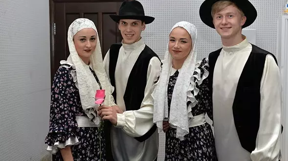 Nacionalni sudski židovi (57 fotografija): Ženska tradicionalna židovska odjeća za ples 1364_47