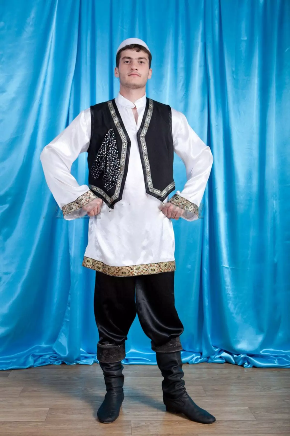 Nasjonale pak Joaden (57 foto's): froulike tradisjonele joadske outfit foar dûnsjen 1364_5