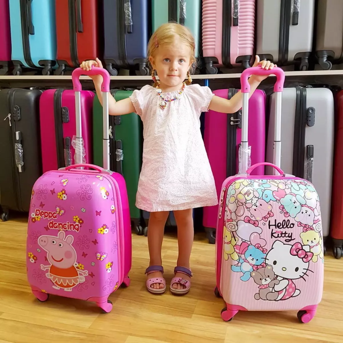 Suitcases for girls: for adolescents 10-12 years old and girls 8, 9 years old, models on wheels and with a retractable handle. Pink and other color 13657_31
