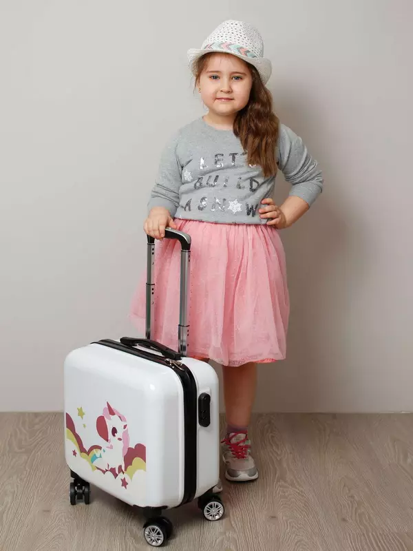Suitcases for girls: for adolescents 10-12 years old and girls 8, 9 years old, models on wheels and with a retractable handle. Pink and other color 13657_4